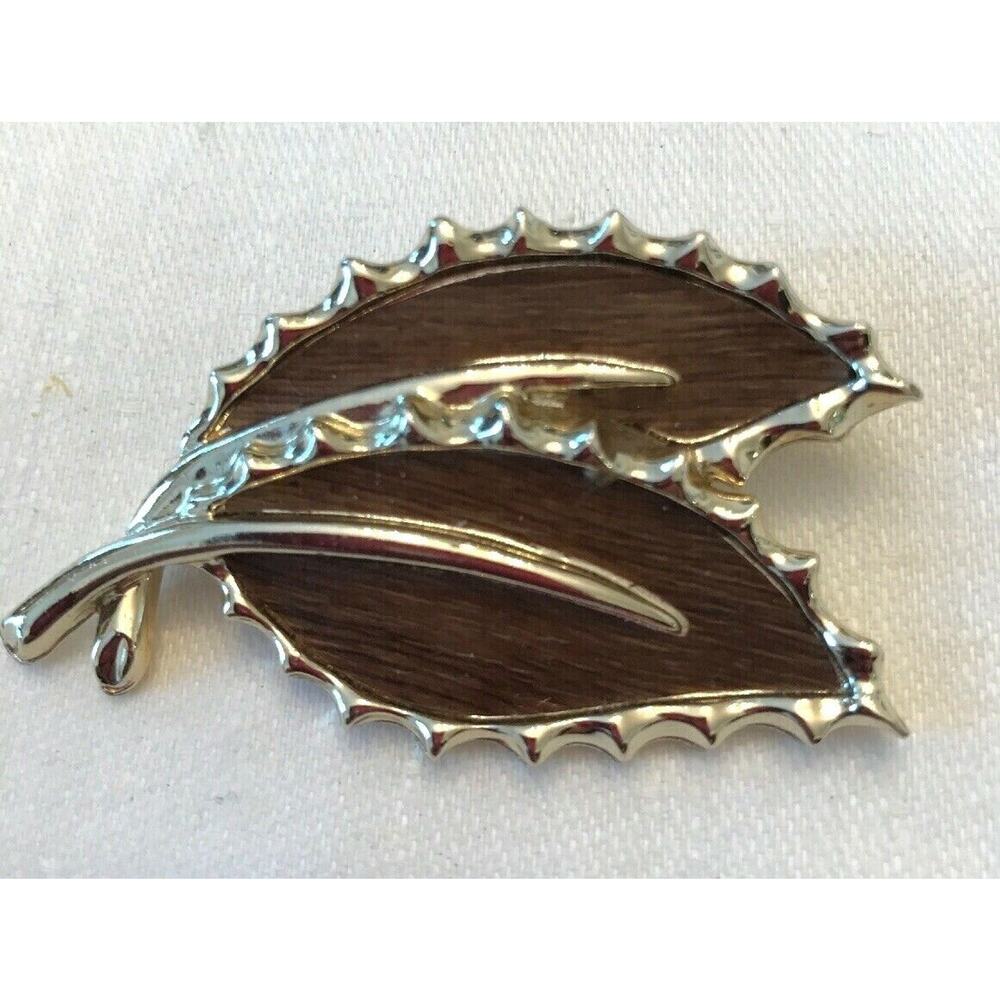 Vintage Signed Sarah Coventry Brooch Pin Goldtone with Brown Leaf 2 1/4" x 1 1/4